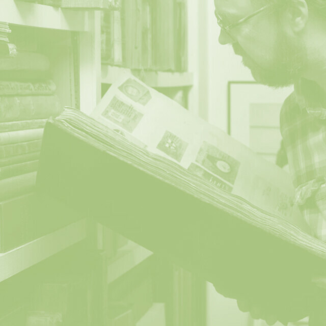 «Как мы общаемся с помощью книг?» Разговор о том, какие истории хранят старинные книги, в рамках предновогоднего фестиваля «Только раз в году»